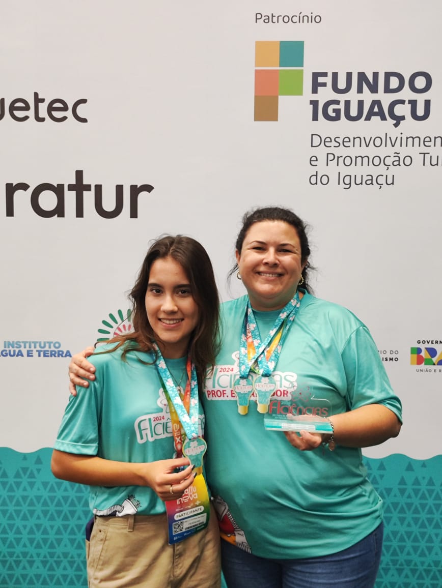 Foto na FIciencias de Sibelly e Francislene